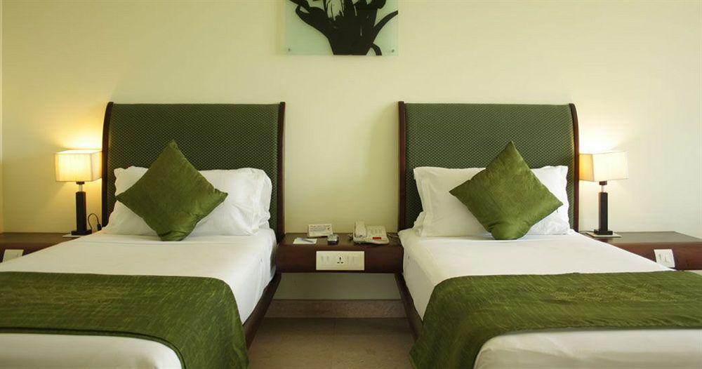 Hotel Atithi Пондичерри Экстерьер фото